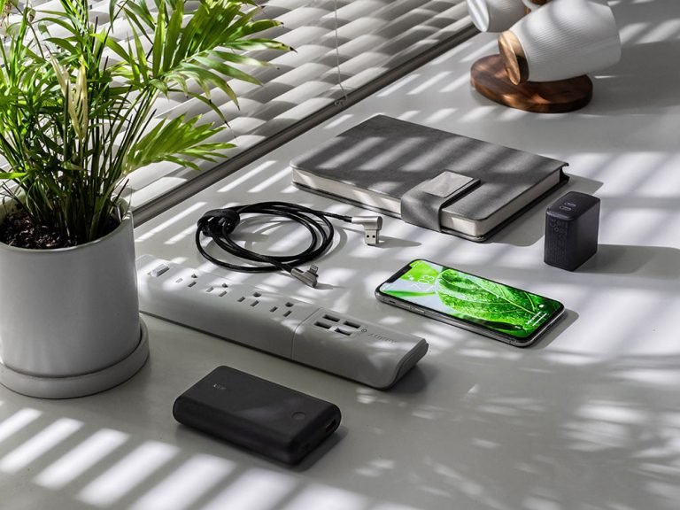 screen post 2x2zO3L1sBE unsplash MaximizeSmallHome – Make Small Homes Feel Big